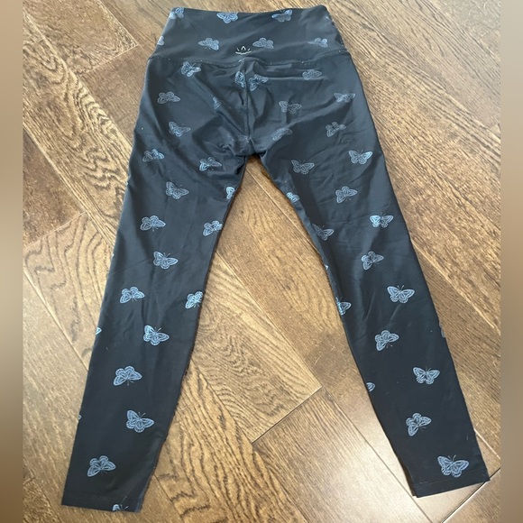 Beyond Yoga Small Butterfly Shine & Tossed Star High Waisted 7/8 Midi Leggings - Picture 7 of 16